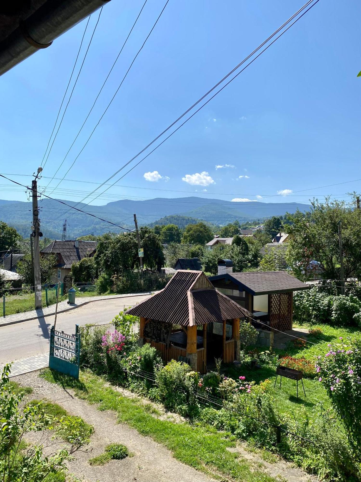 Zyma_Lito Guest House Яремче Екстериор снимка