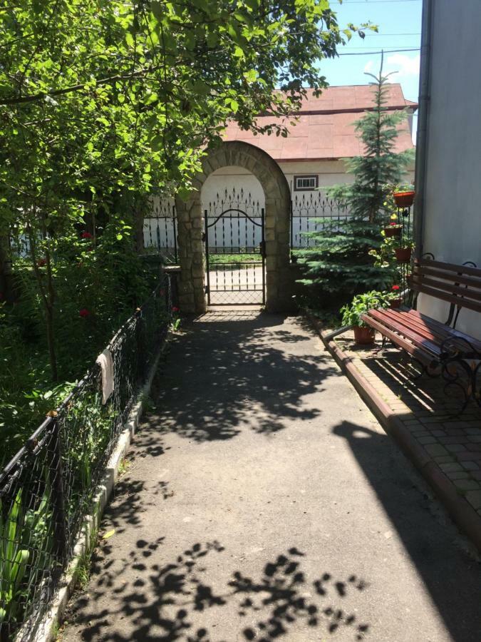 Zyma_Lito Guest House Яремче Екстериор снимка